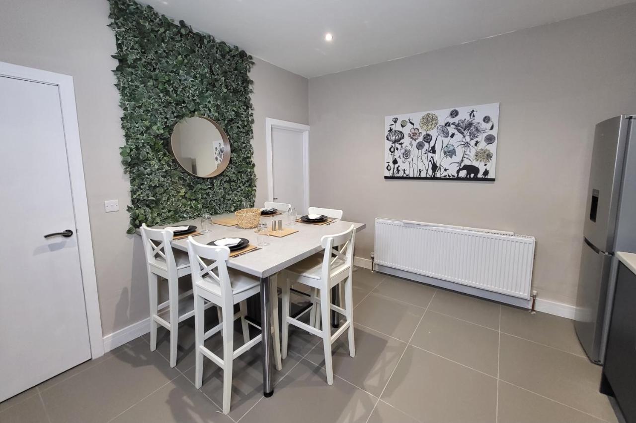 Kepler Modern 4 Bedroom 1 Mile From Leeds Centre